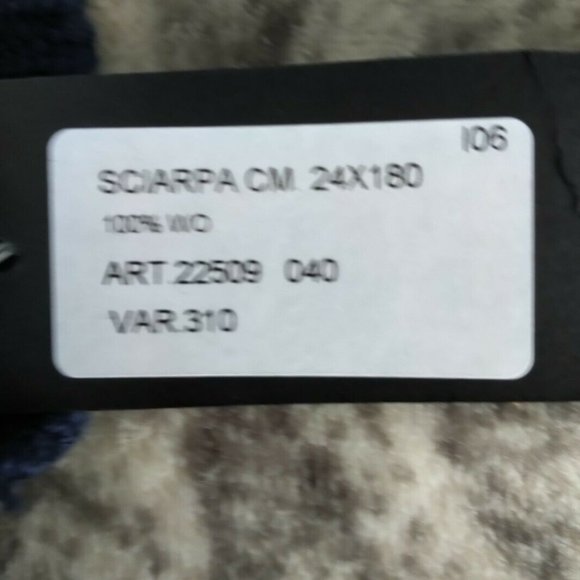 Marc by Marc Jacobs - 100% Wool  Oatmeal Scarf - Picture 3 of 4